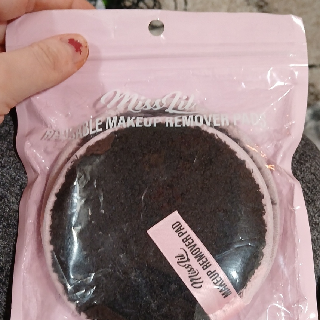 Black Makeup Remover Pad